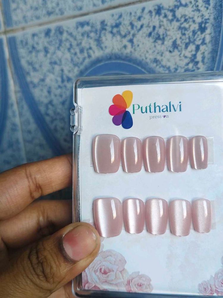 Puthalvi Press On Nails - Nude Shimmer Cat eye