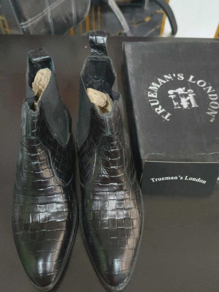 Men's Black Crocodile Chelsea Boots.PU Leather