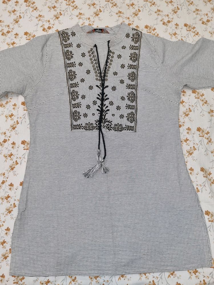 White And Black Checkered Tunic