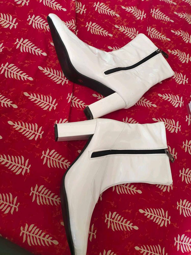 Chic White Patent Block Heel Boots