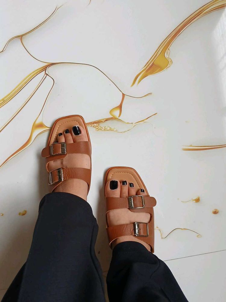 Stylish Buckled Flat Sandals