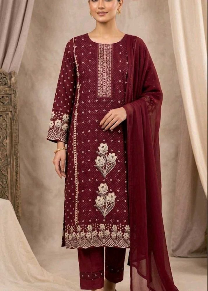Elegant Maroon Embroidered Kurta Set🫀