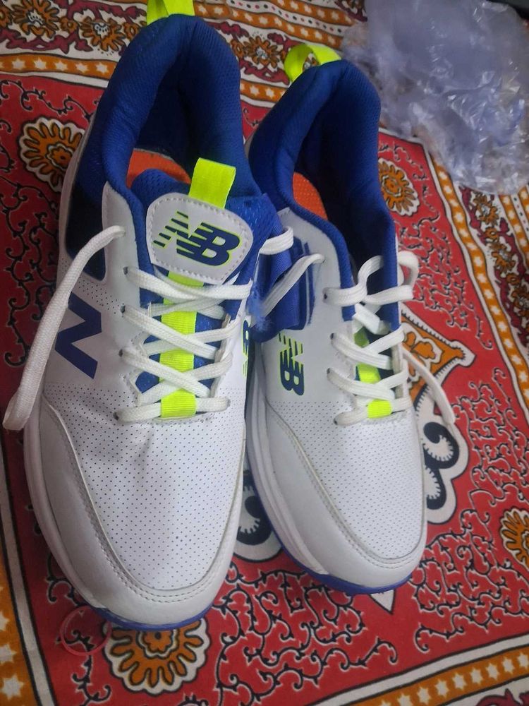 New Balance Men's White &amp; Blue Sports Shoes