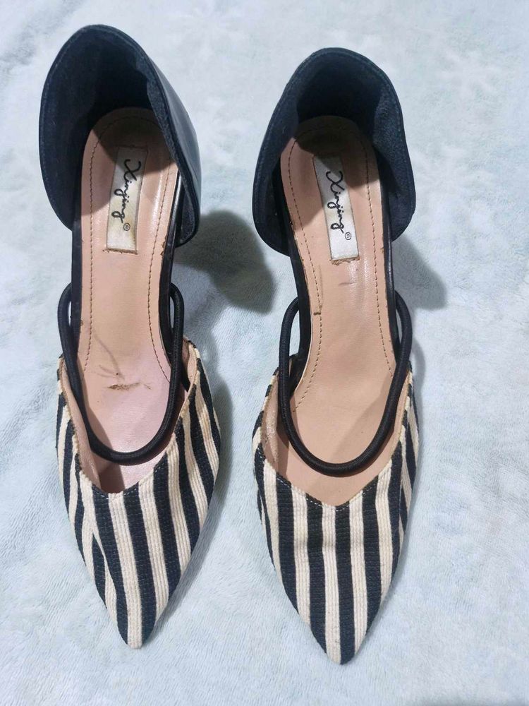 Chic Striped Pointed Toe Heels