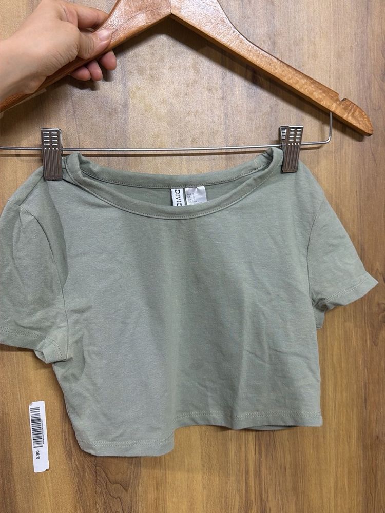 H&amp;M Green Cropped T-Shirt