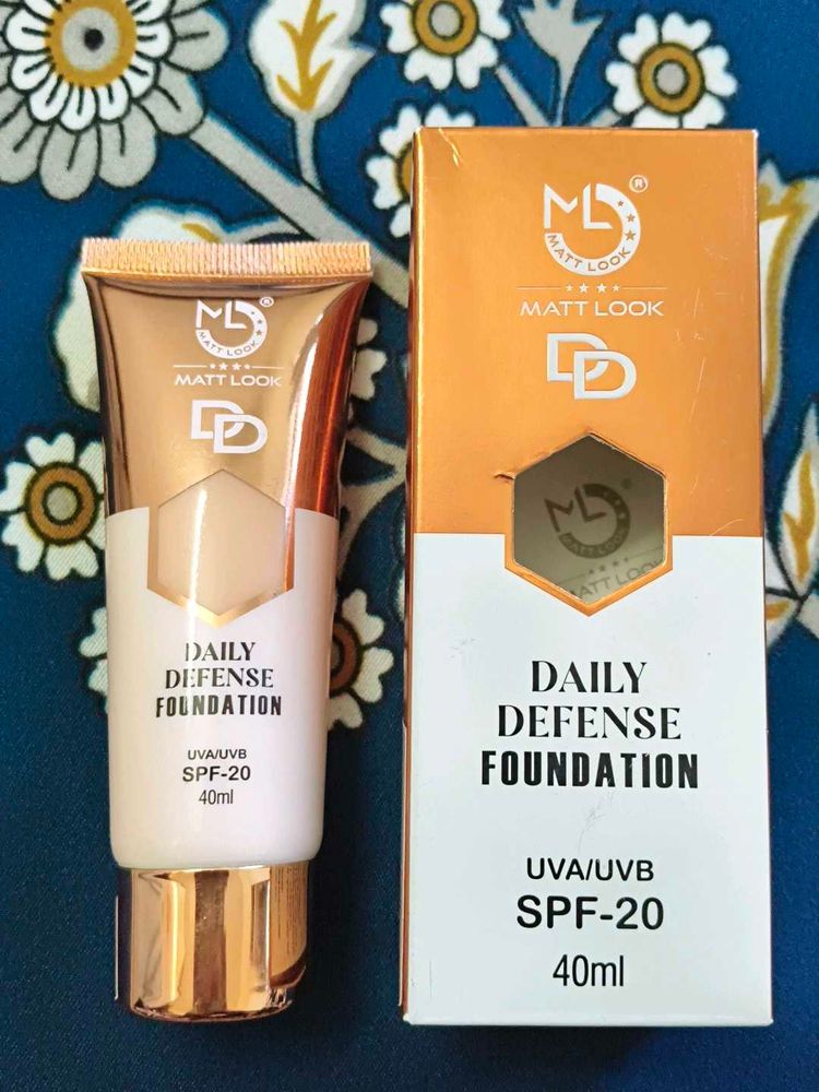 Daily Defense Foundation SPF 20