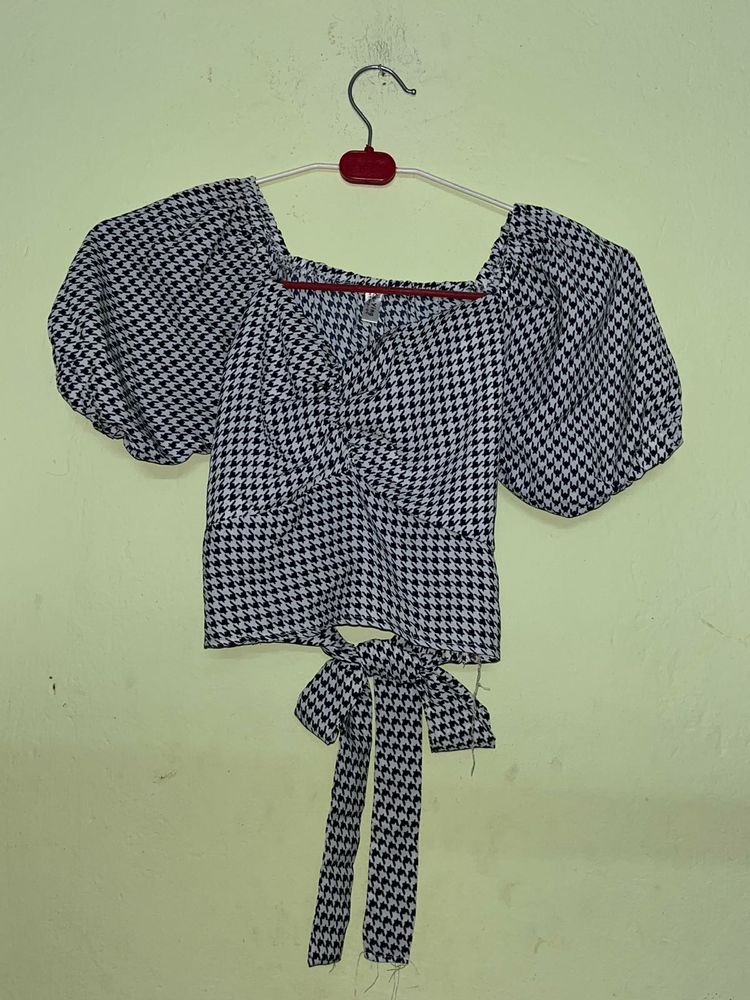 Houndstooth Print Tie-Back Crop Top