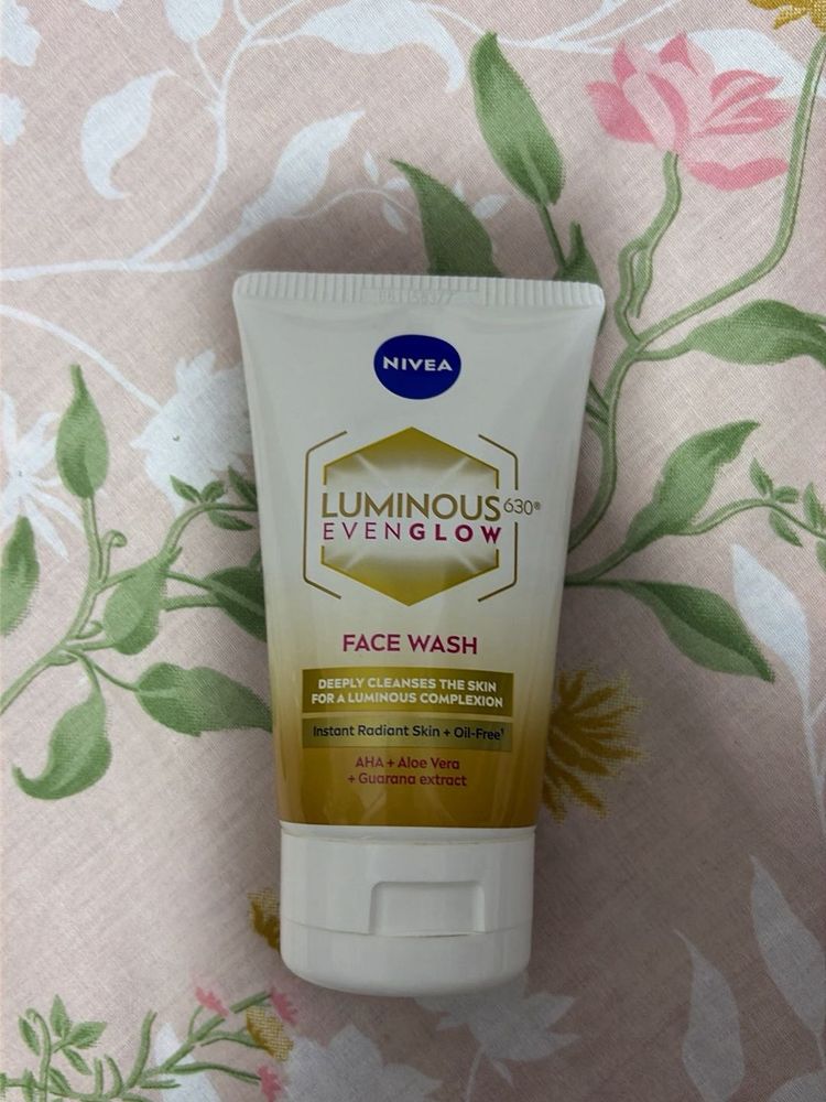 Nivea Luminous Even Glow Face Wash