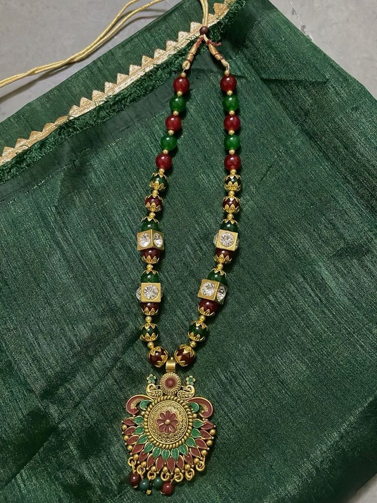 Beautiful Red Green Beaded Necklace Set