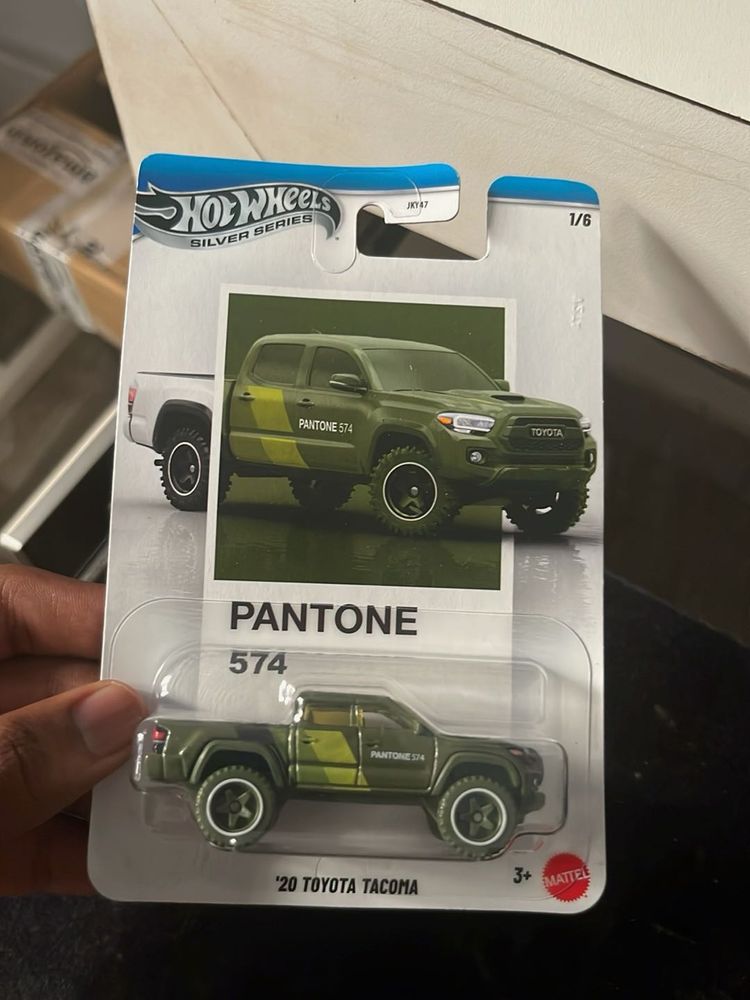 Hot Wheels 2020 Toyota Tacoma silver series