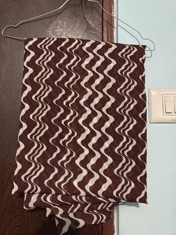 Chic Brown &amp; White Wave Pattern saree