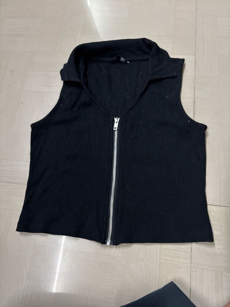 Black Sleeveless Zip-Up Collared Top