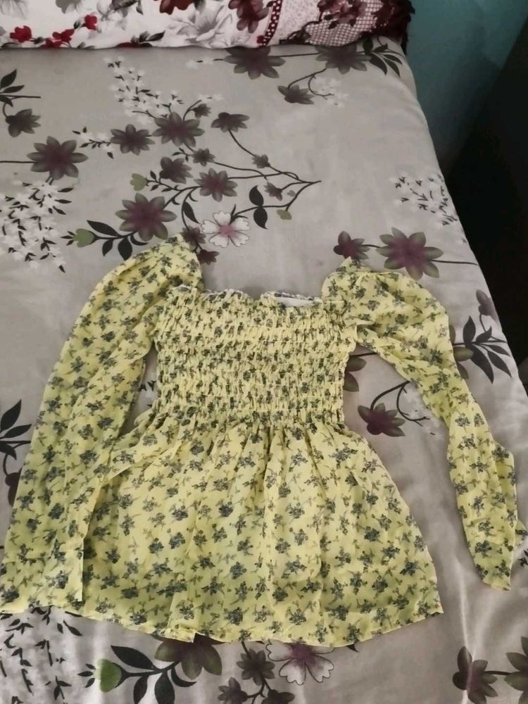 Floral Smocked Puff Sleeve Top SIZE- SMALL