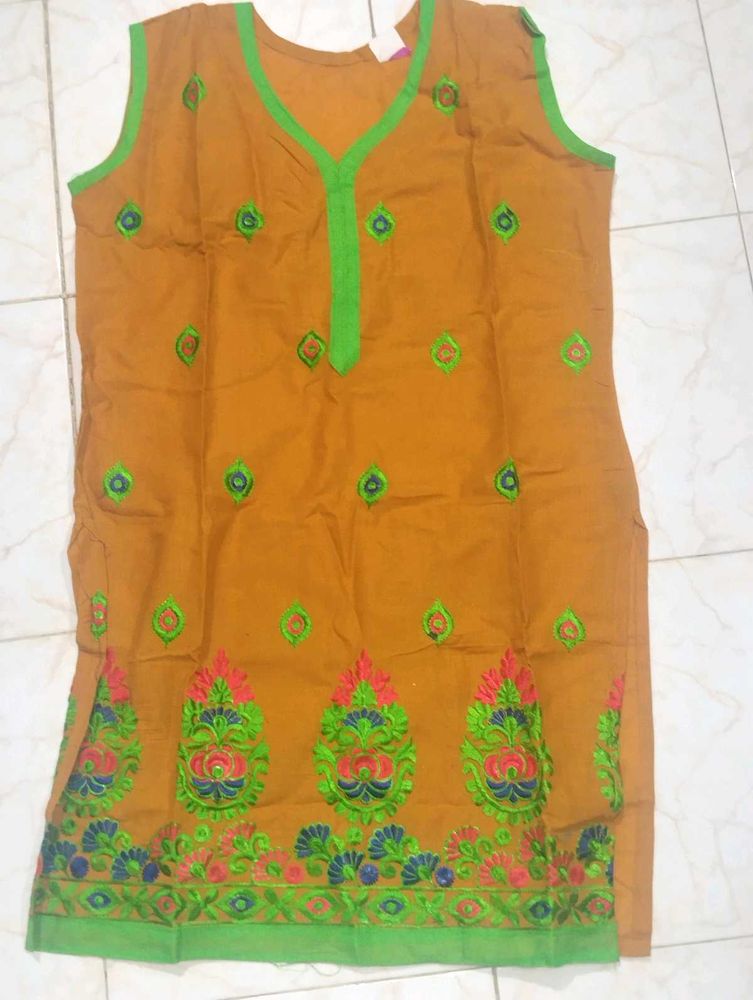 Embroidered Sleeveless Kurta