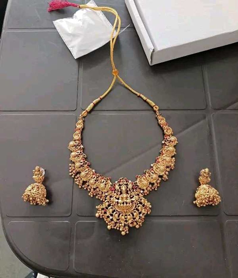 Elegant Gold-Toned Necklace Set