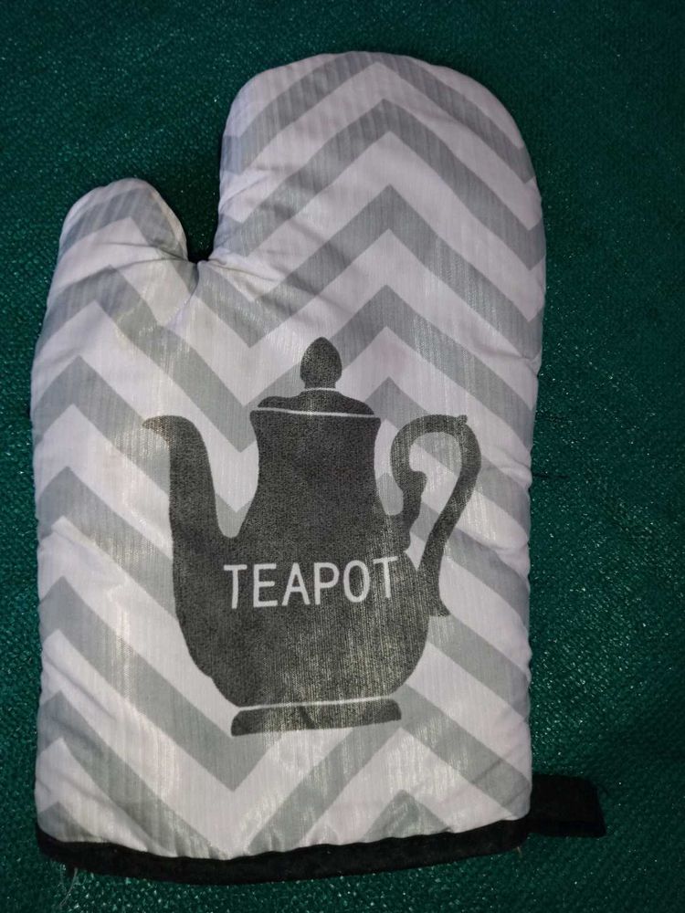 Cute Teapot Oven Mitt