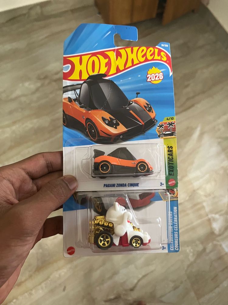 Hot Wheels Feline lucky and pagani gift combo