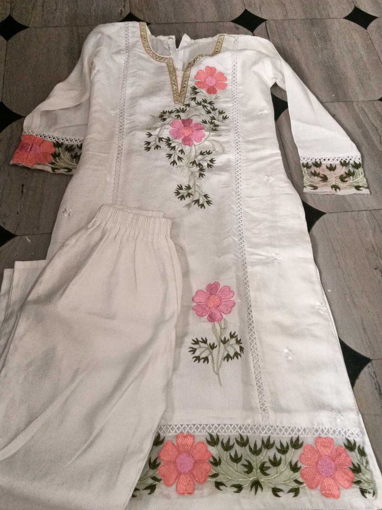 Embroidered White Salwar Kameez