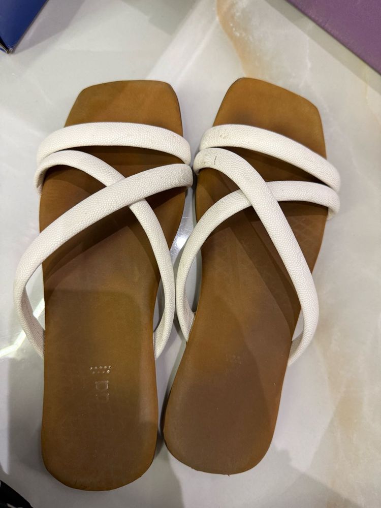 I am selling flip flops