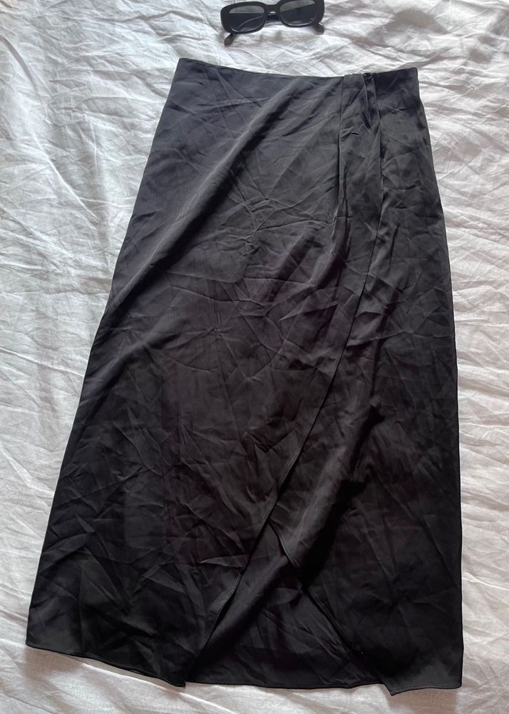 Chic Black Wrap Skirt