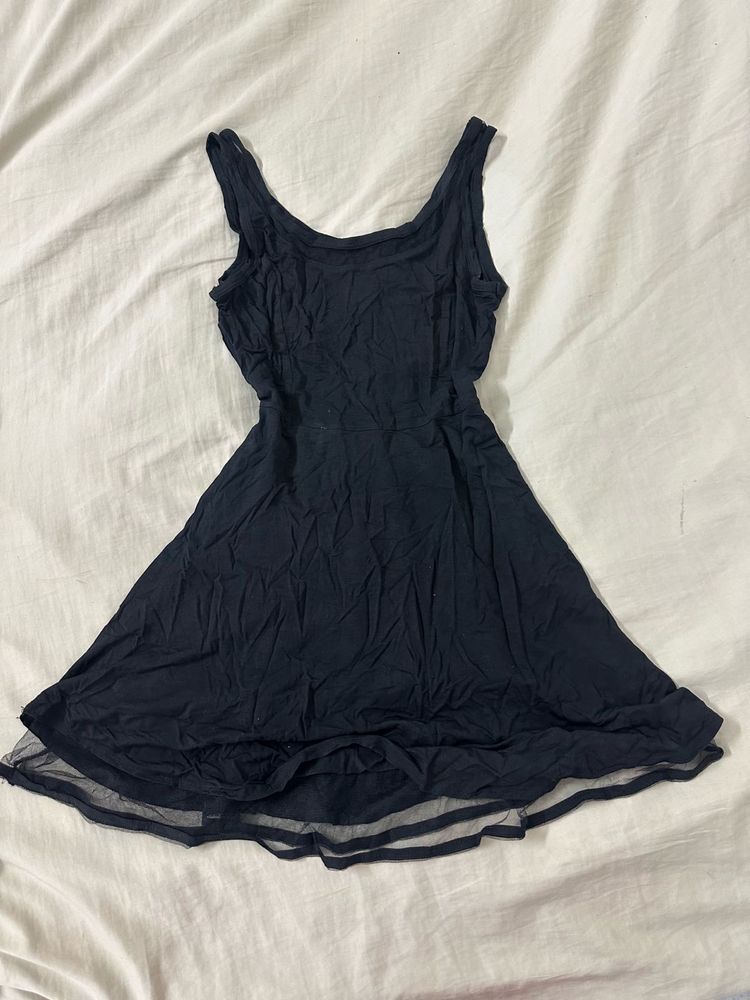 Chic Black Mini Dress with Tulle Hem