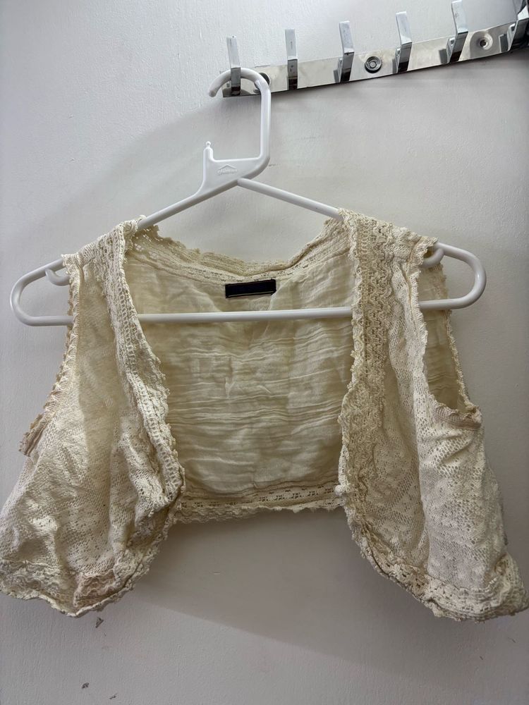 Cream Lace Trim Cropped Bolero