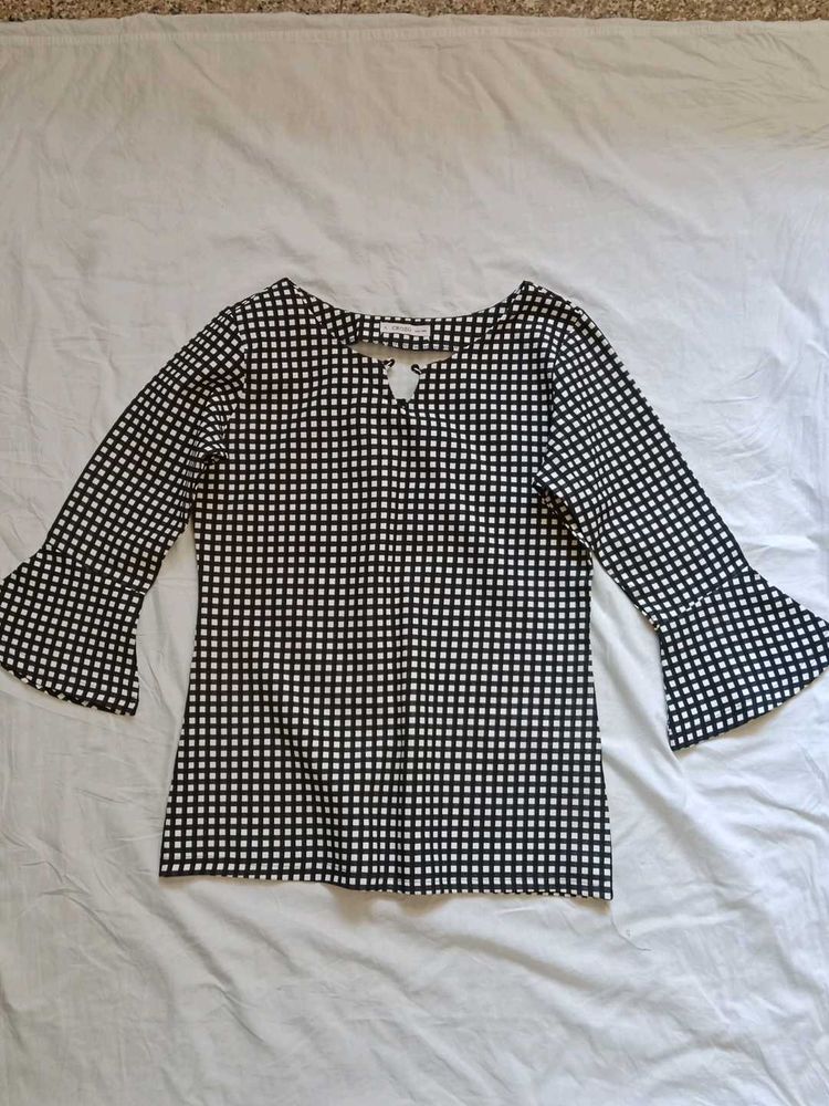 Chic Black and White Gingham Bell Sleeve Top