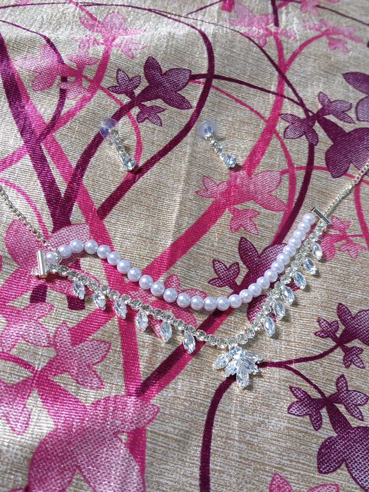 Elegant Pearl and Crystal Necklace Set
