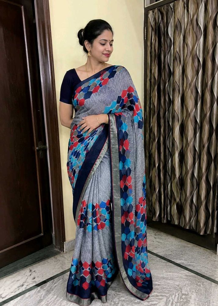 Stylish Grey Saree with Geometric Print
