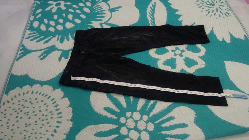 4 Classic Black Denim Jeans and 2 shirt free🥰🧡🇮