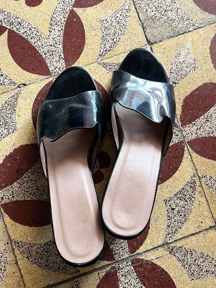 Chic Black Slides