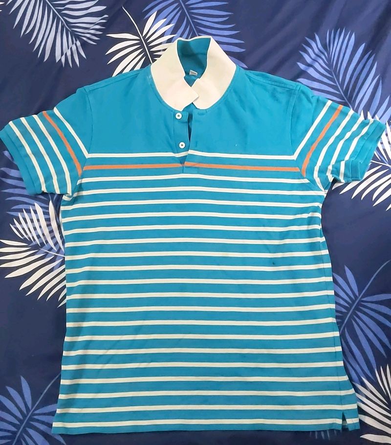 Mens Tshirt . Very Good Condition, Very Minor Stains As In Pic 5 And 6