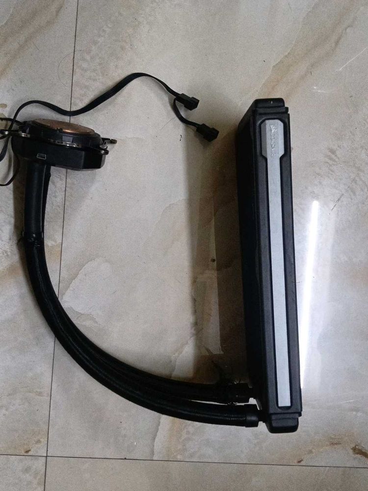 Computer corsair cpu Liquid Cooler IN OK CONDITION