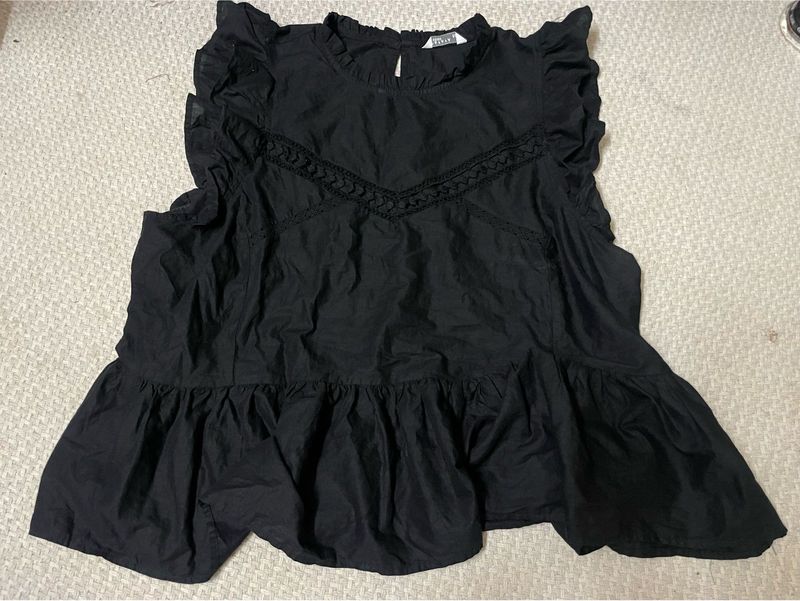 Black puffy top🖤