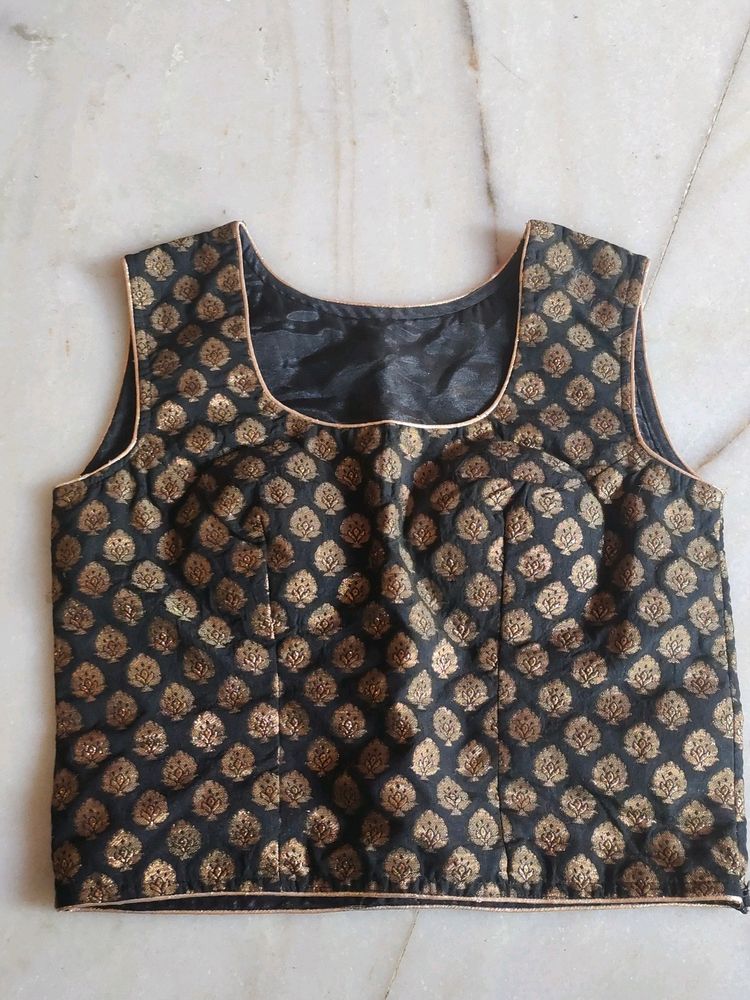 Brocket Back Crop Top