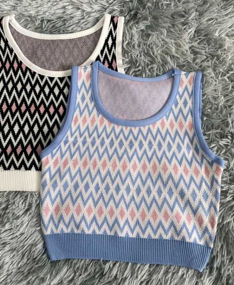 Urbanic Cropped Knit Blue Pattern Top