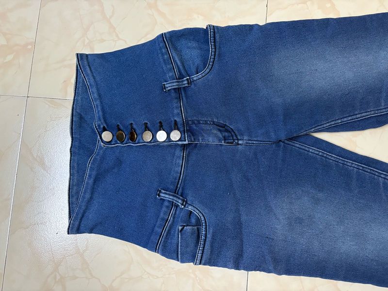 Zola High-Waisted Blue Denim Jeans