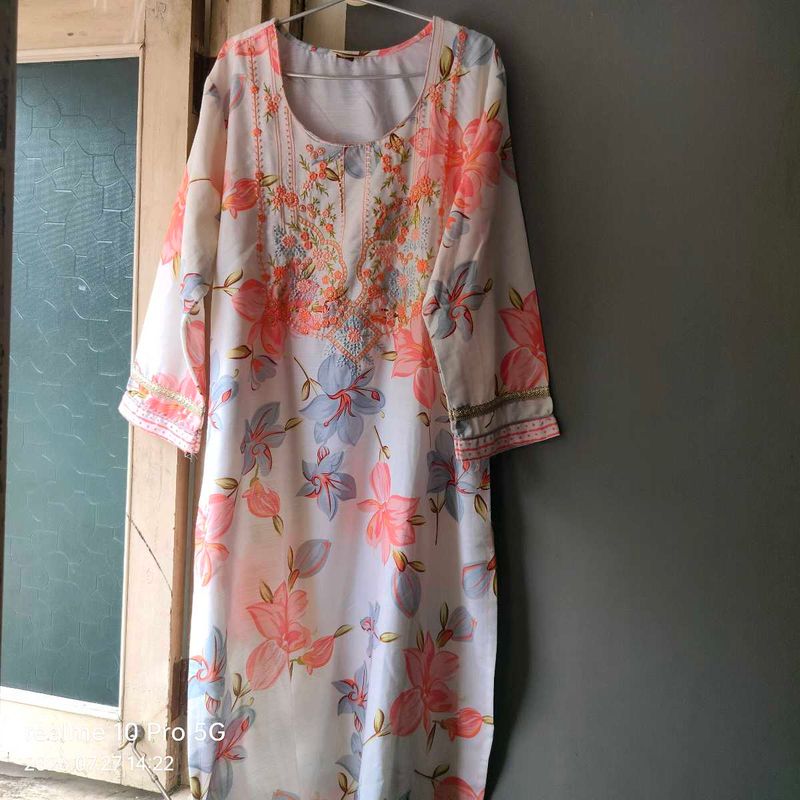 Beautiful Floral Embroidered Kurta