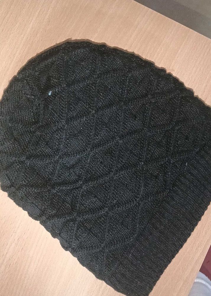 Black Knit Beanie Hat 👒