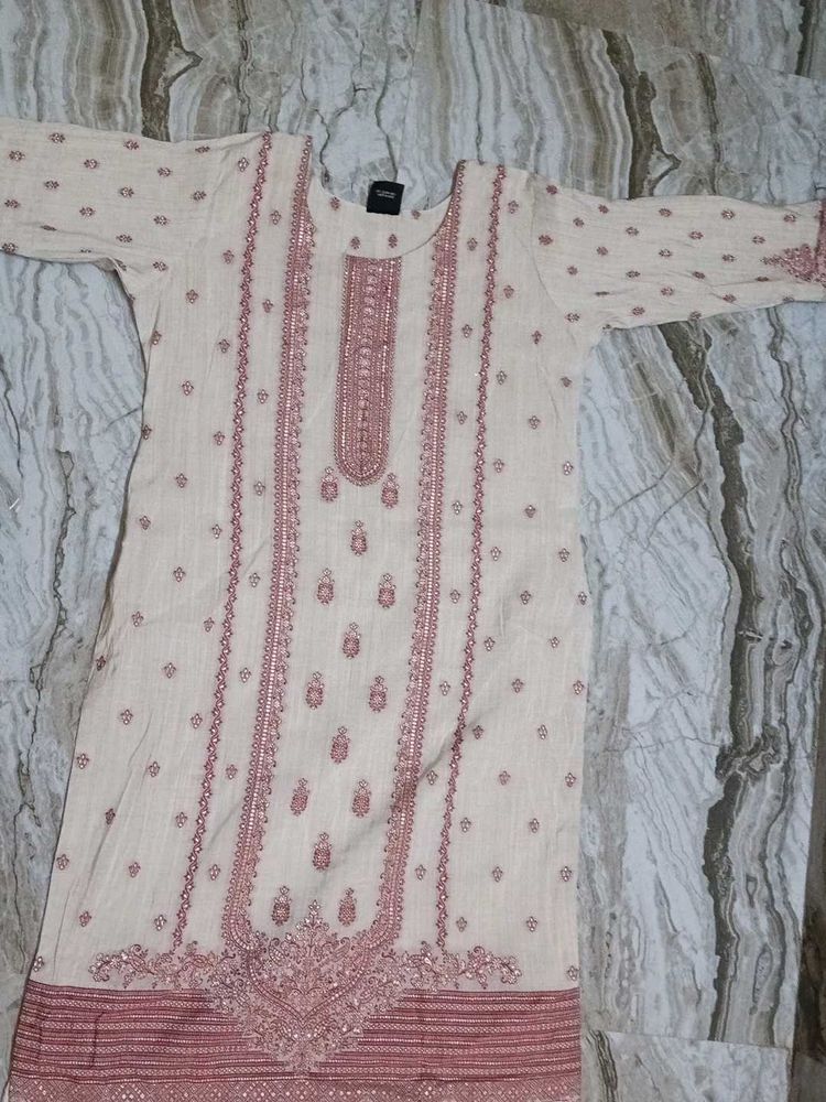 Elegant Embroidered Kurta