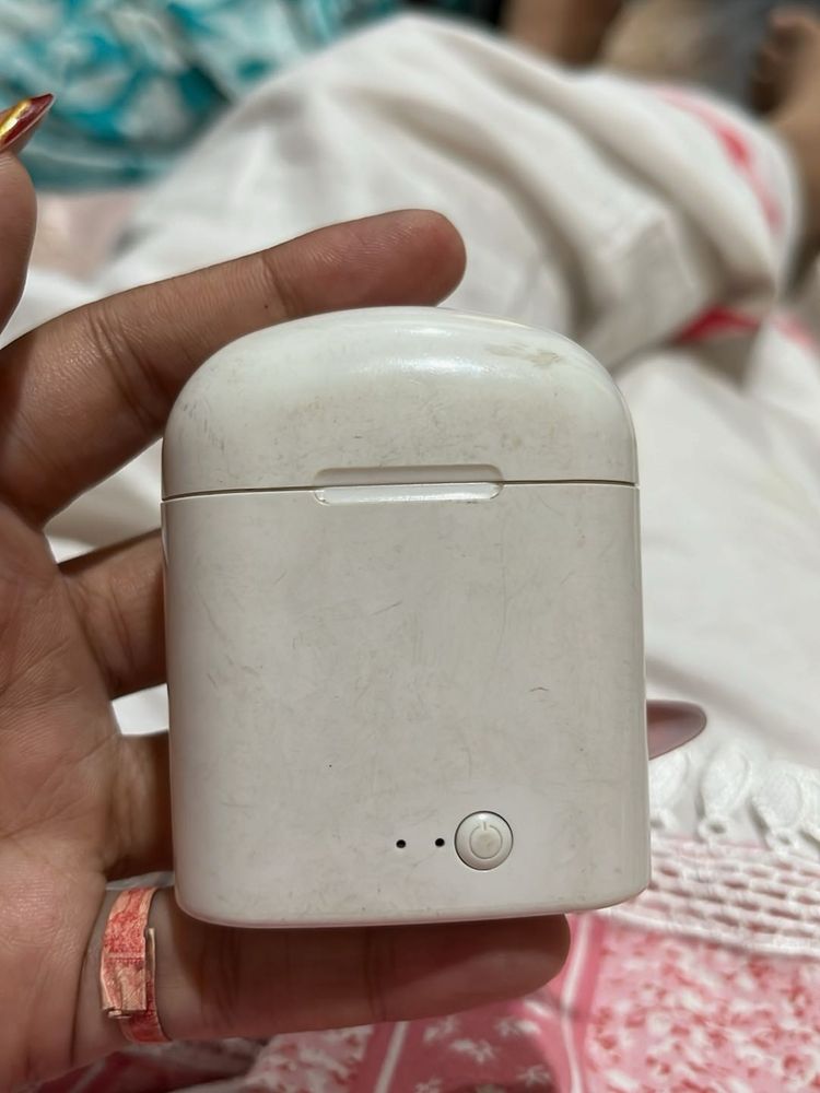 White Wireless Earbud Charging Case