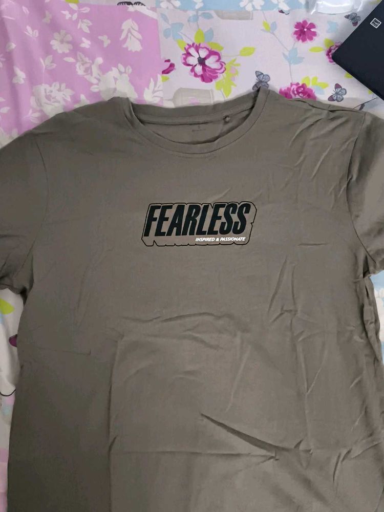 Cool Graphic T-Shirt "FEARLESS"