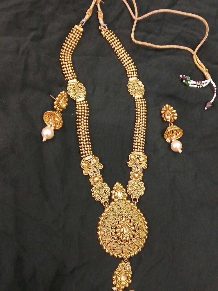 Elegant Gold Tone Necklace &amp; Earring Set