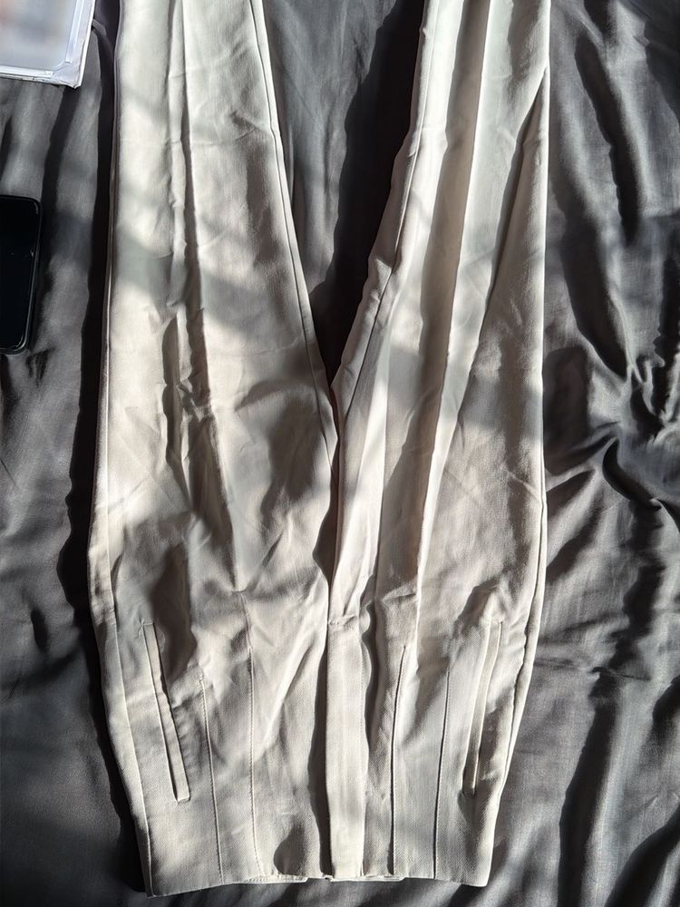 Elegant off white Trousers zara