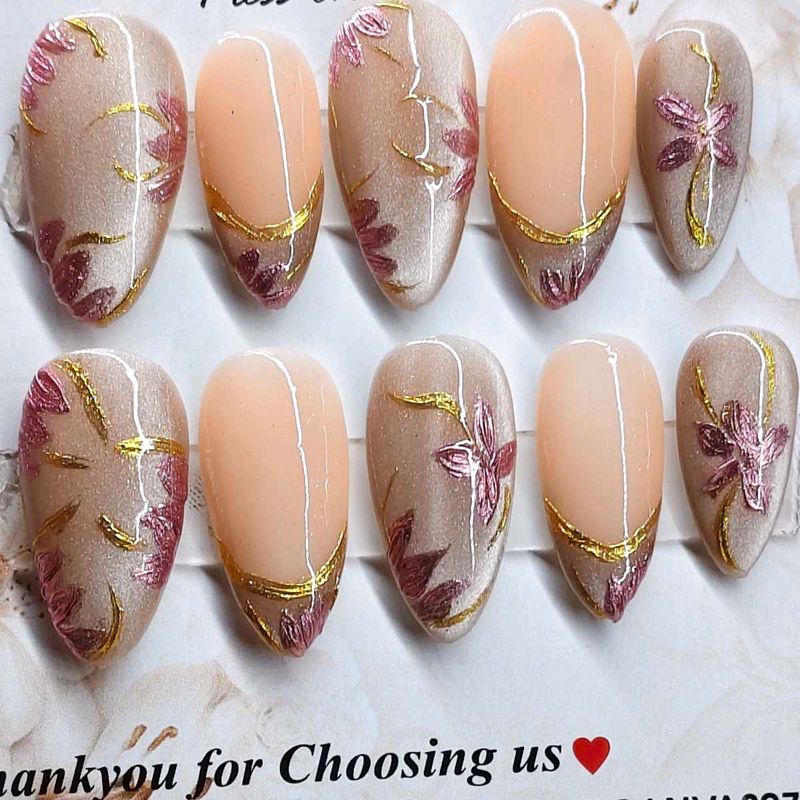 Elegant Floral Press-On Nails