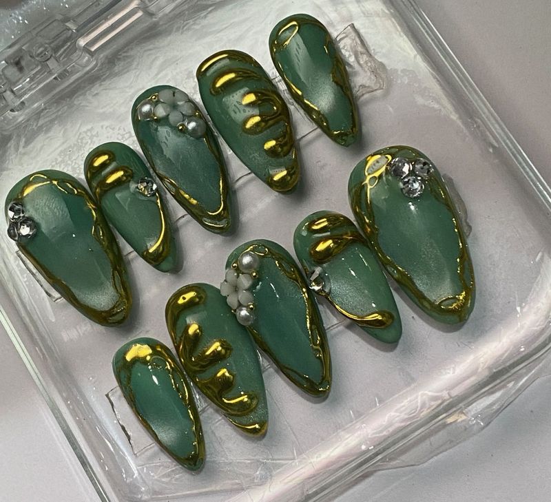 Cat Eye Press-On Nails with Gold Swirls