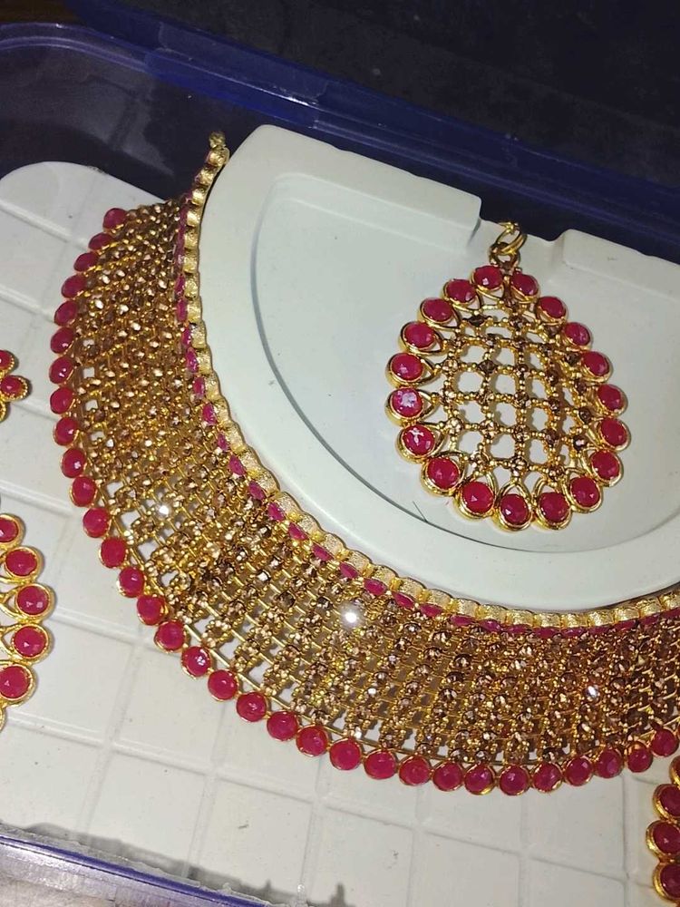 Stunning Gold Tone Jewellery Set