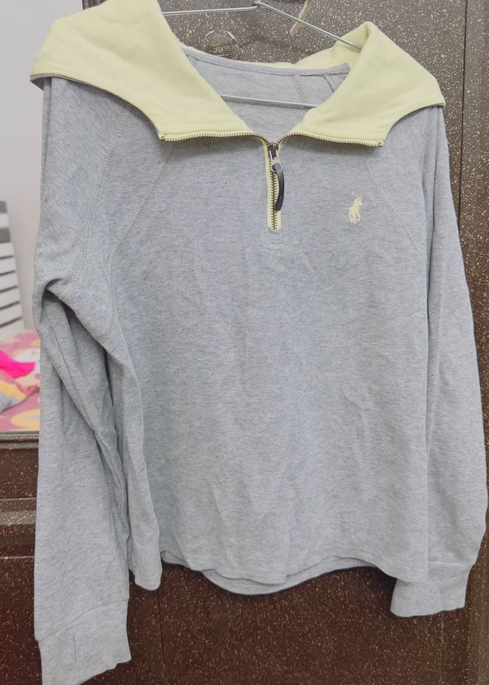 Grey Pullover with Yellow Collar