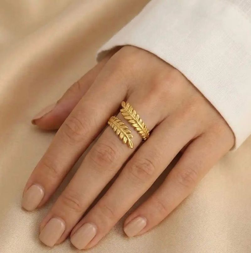 Elegant Leaf Design Adjustable Ring