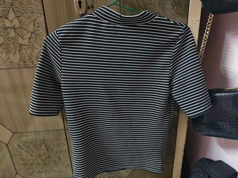 crop tee